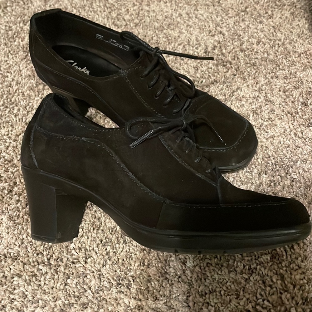 CLARKS bendables oxford heels, size 6.5